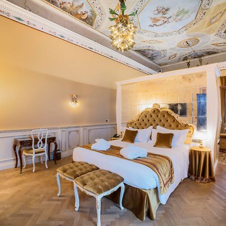 Hotel Nani Mocenigo Palace Venice Exterior photo A room at the hotel