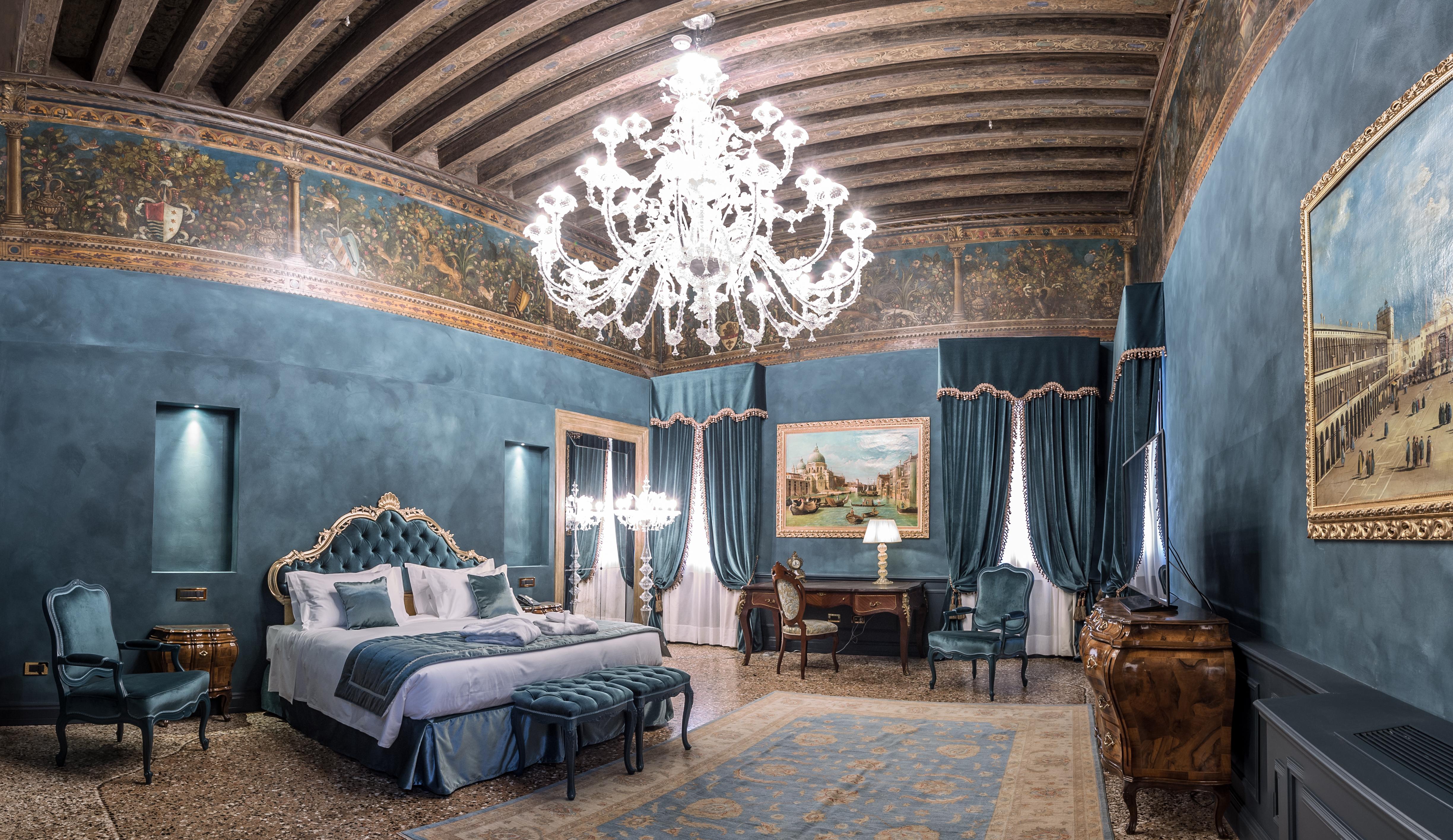 Hotel Nani Mocenigo Palace Venice Exterior photo A room at the Hotel