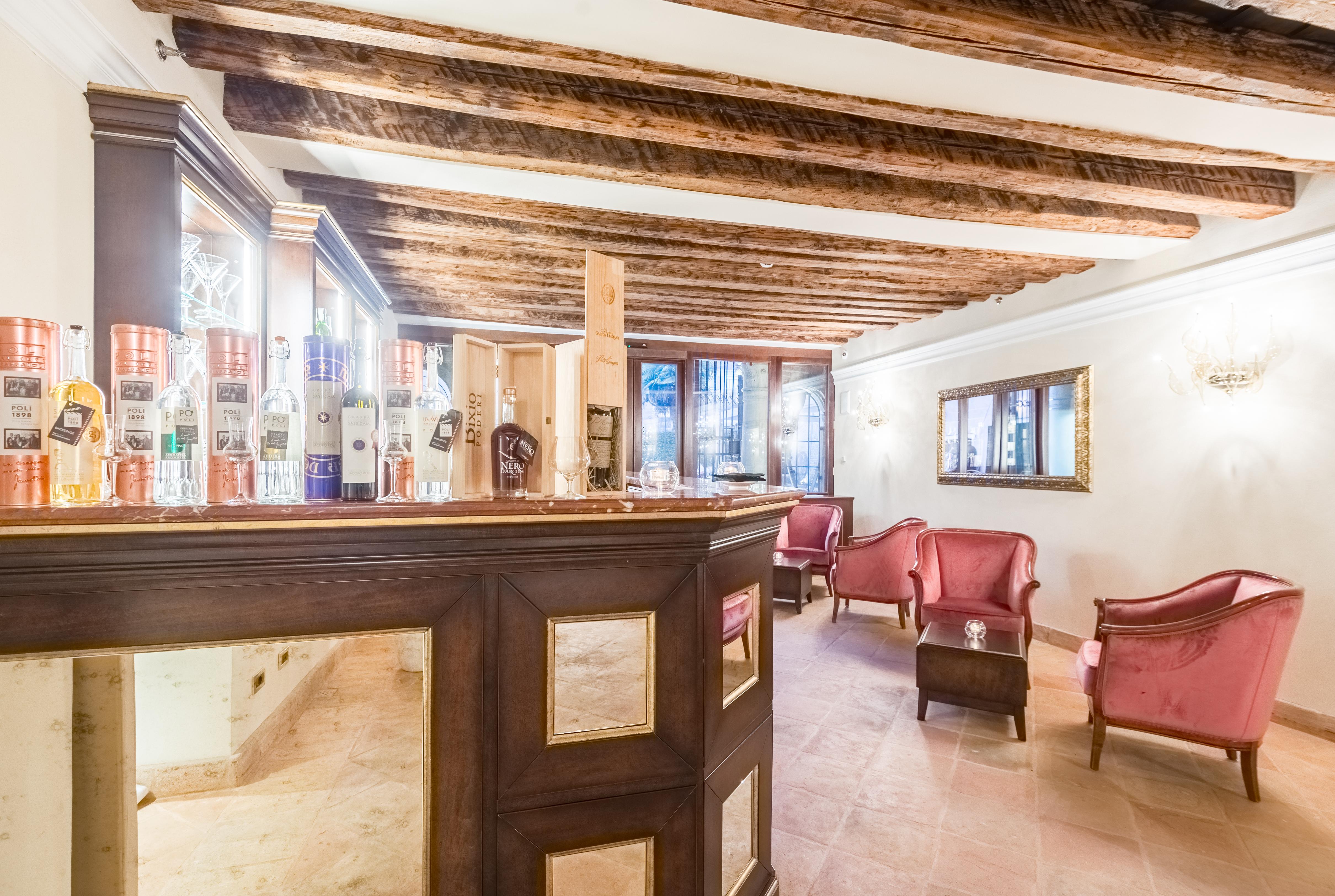 Hotel Nani Mocenigo Palace Venice Exterior photo The bar at the Hotel de la Ville