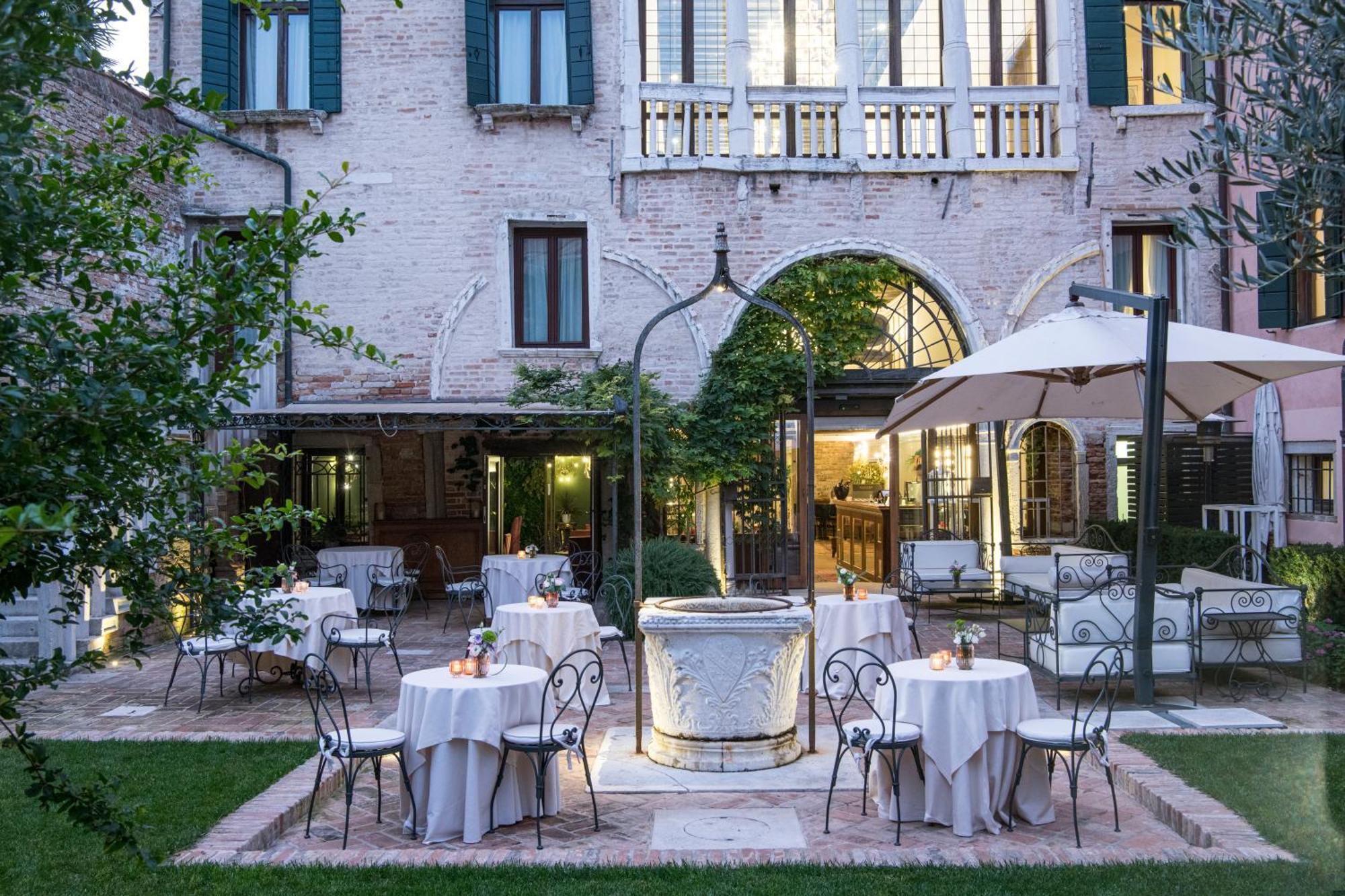 Hotel Nani Mocenigo Palace Venice Exterior photo The garden of the hotel