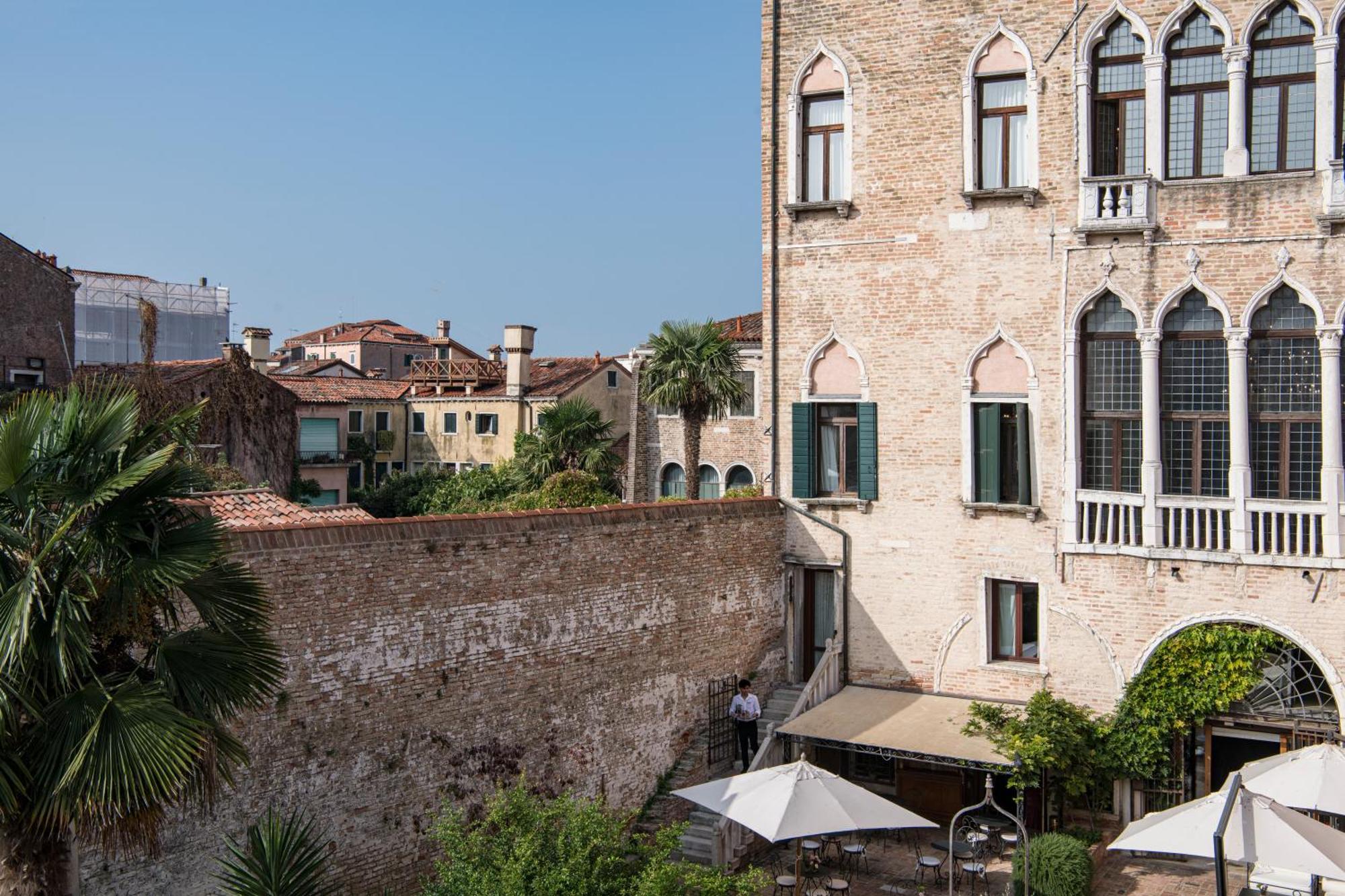 Hotel Nani Mocenigo Palace Venice Exterior photo The Venetian walls