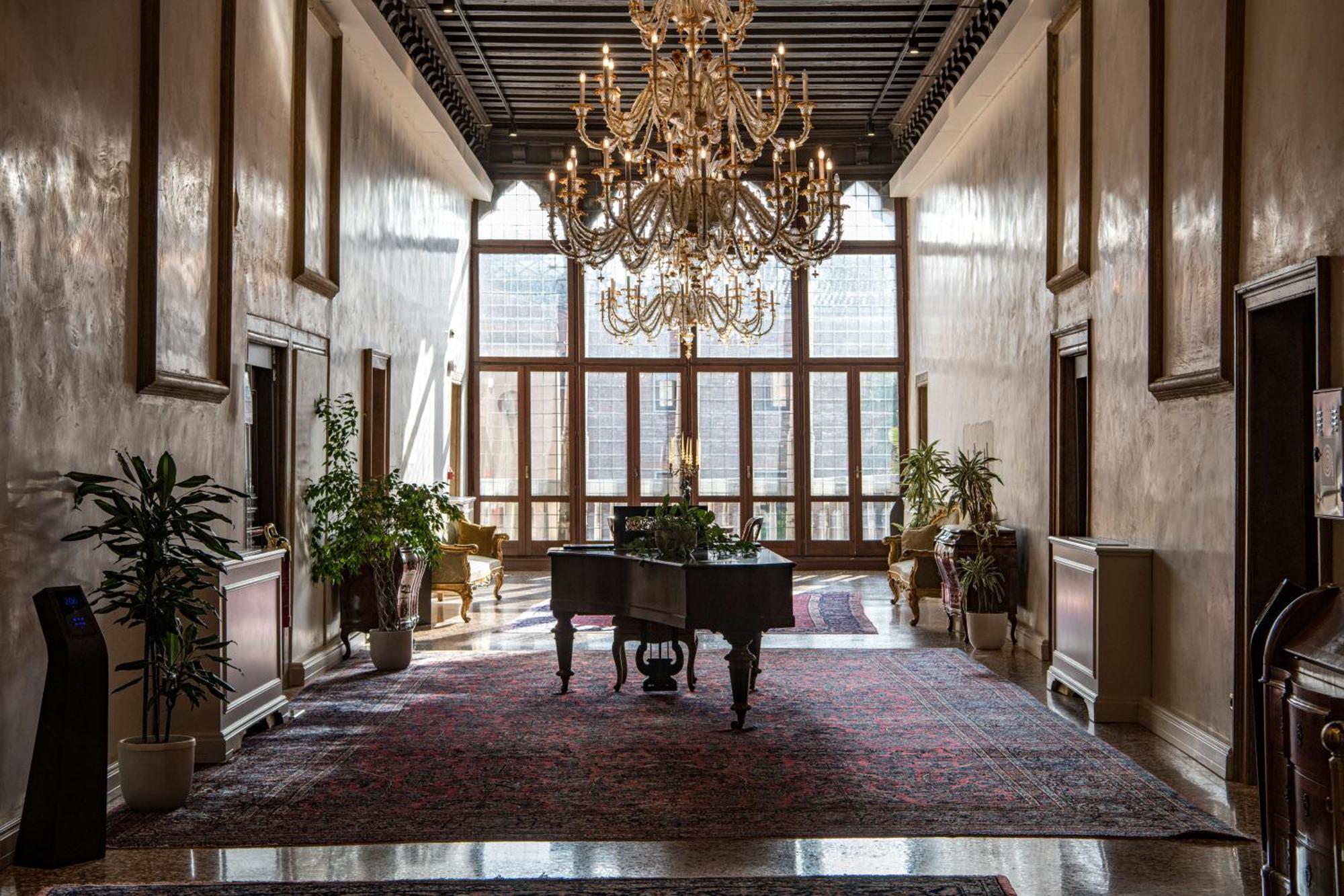 Hotel Nani Mocenigo Palace Venice Exterior photo The lobby of the hotel