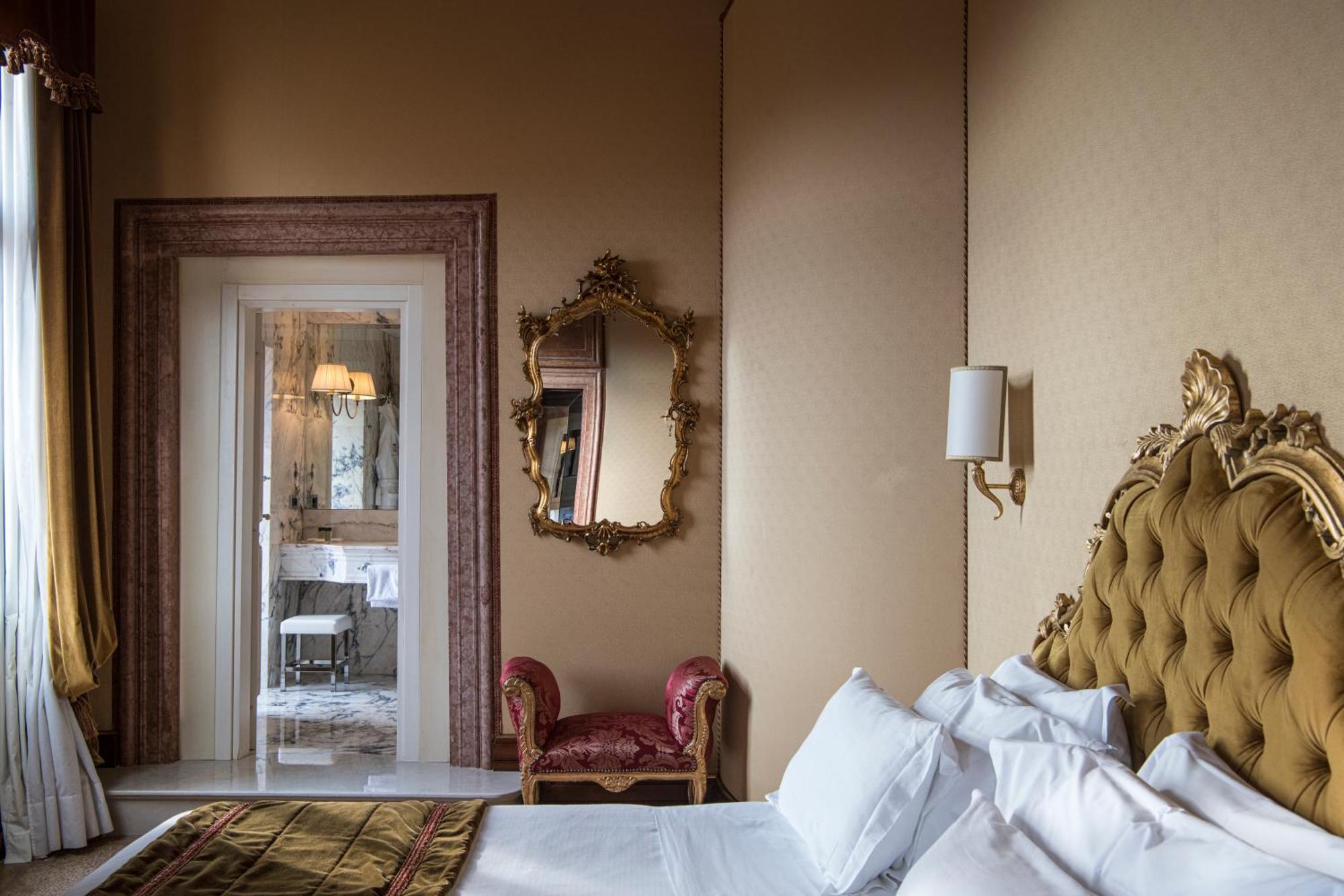 Hotel Nani Mocenigo Palace Venice Exterior photo A room at the hotel