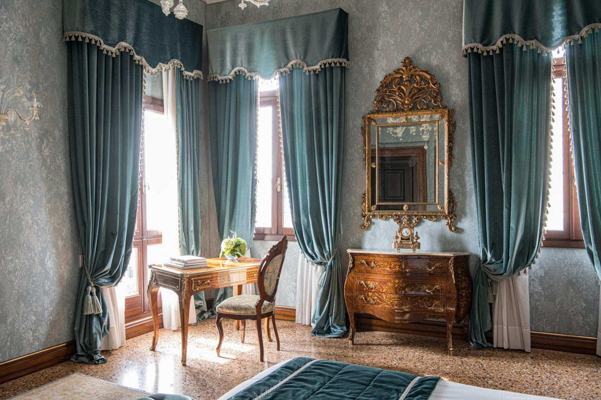 Hotel Nani Mocenigo Palace Venice Exterior photo Curtains