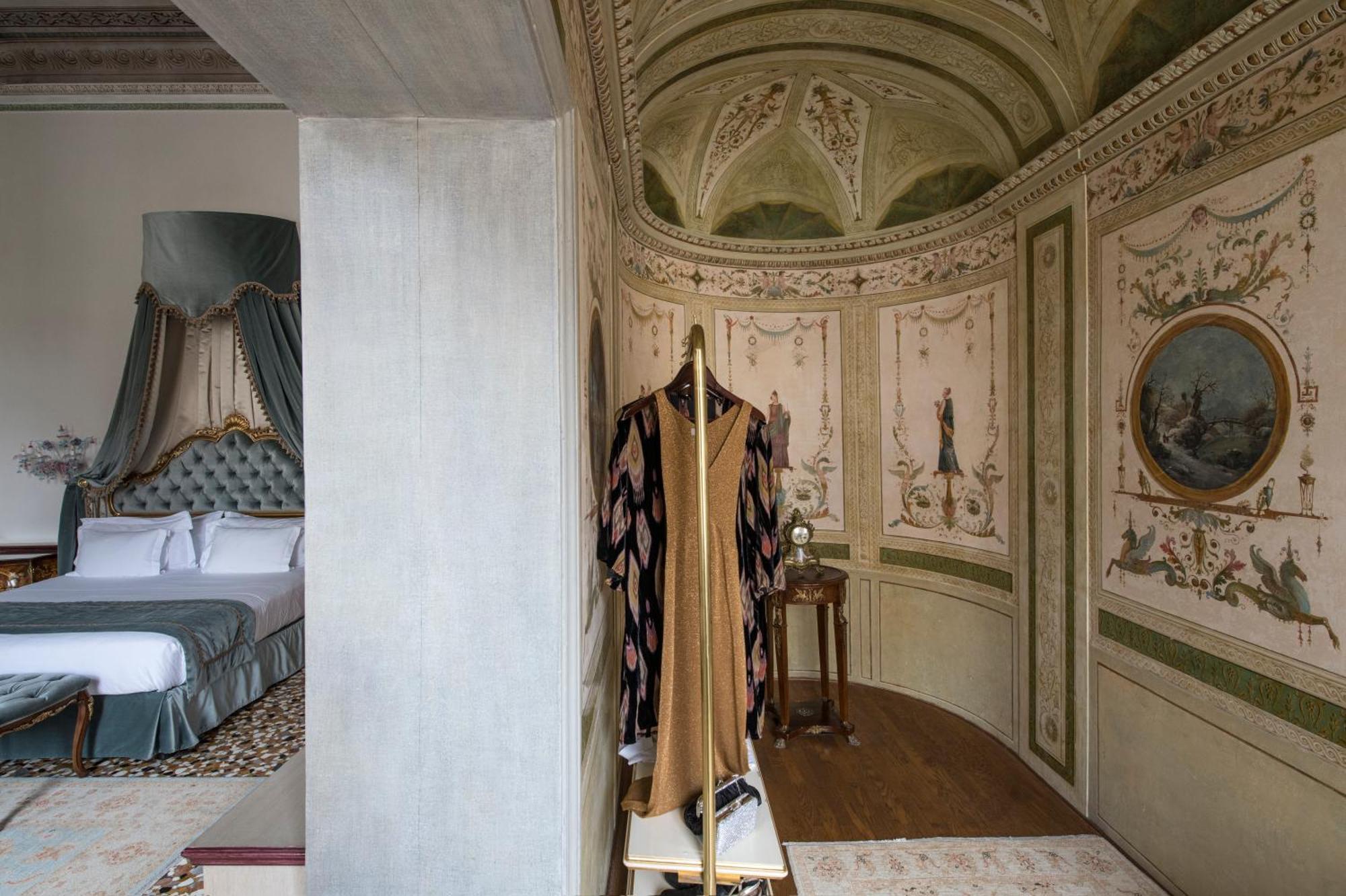 Hotel Nani Mocenigo Palace Venice Exterior photo A room at the hotel