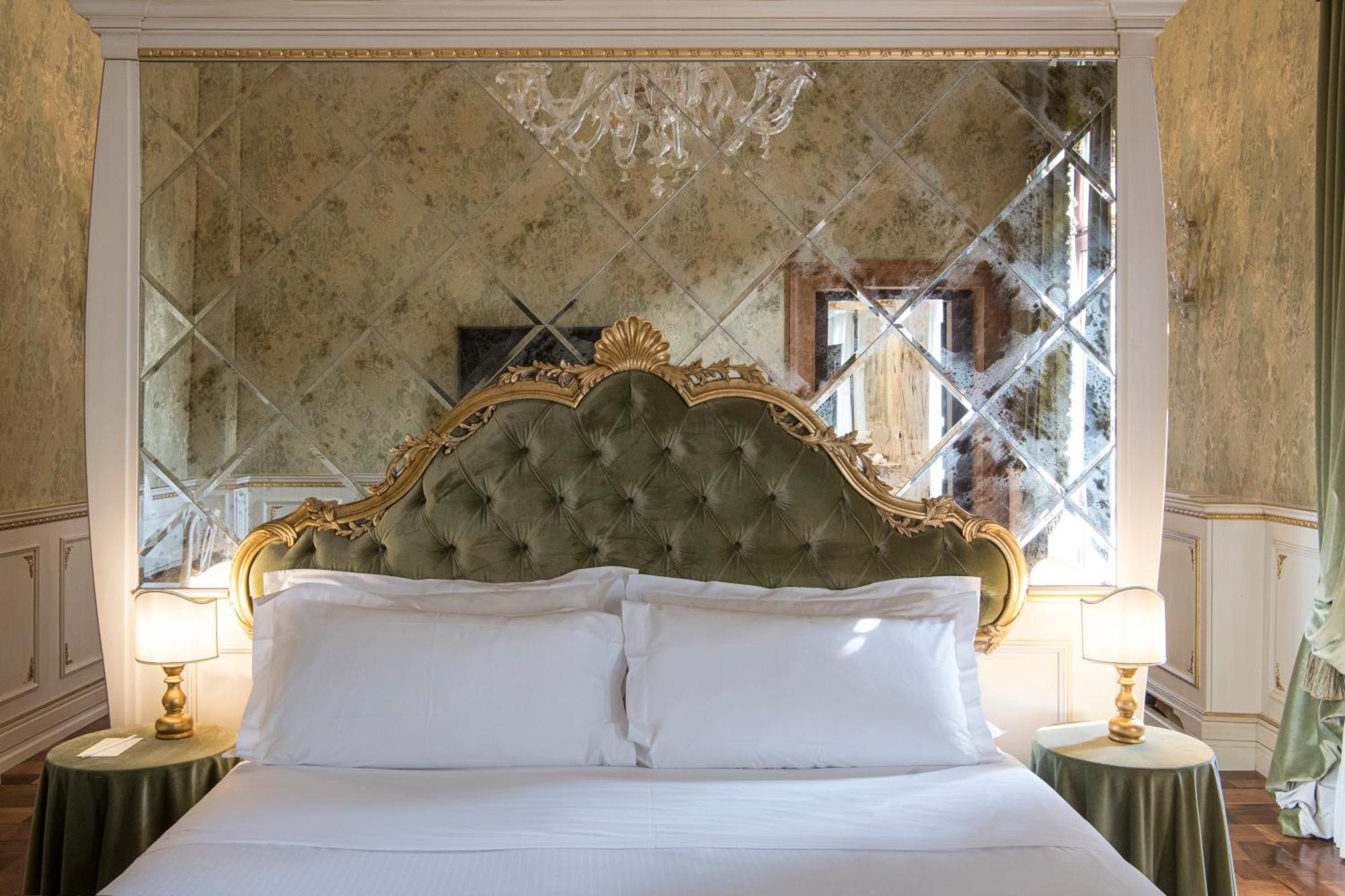 Hotel Nani Mocenigo Palace Venice Exterior photo A bedroom at the Hotel Excelsior