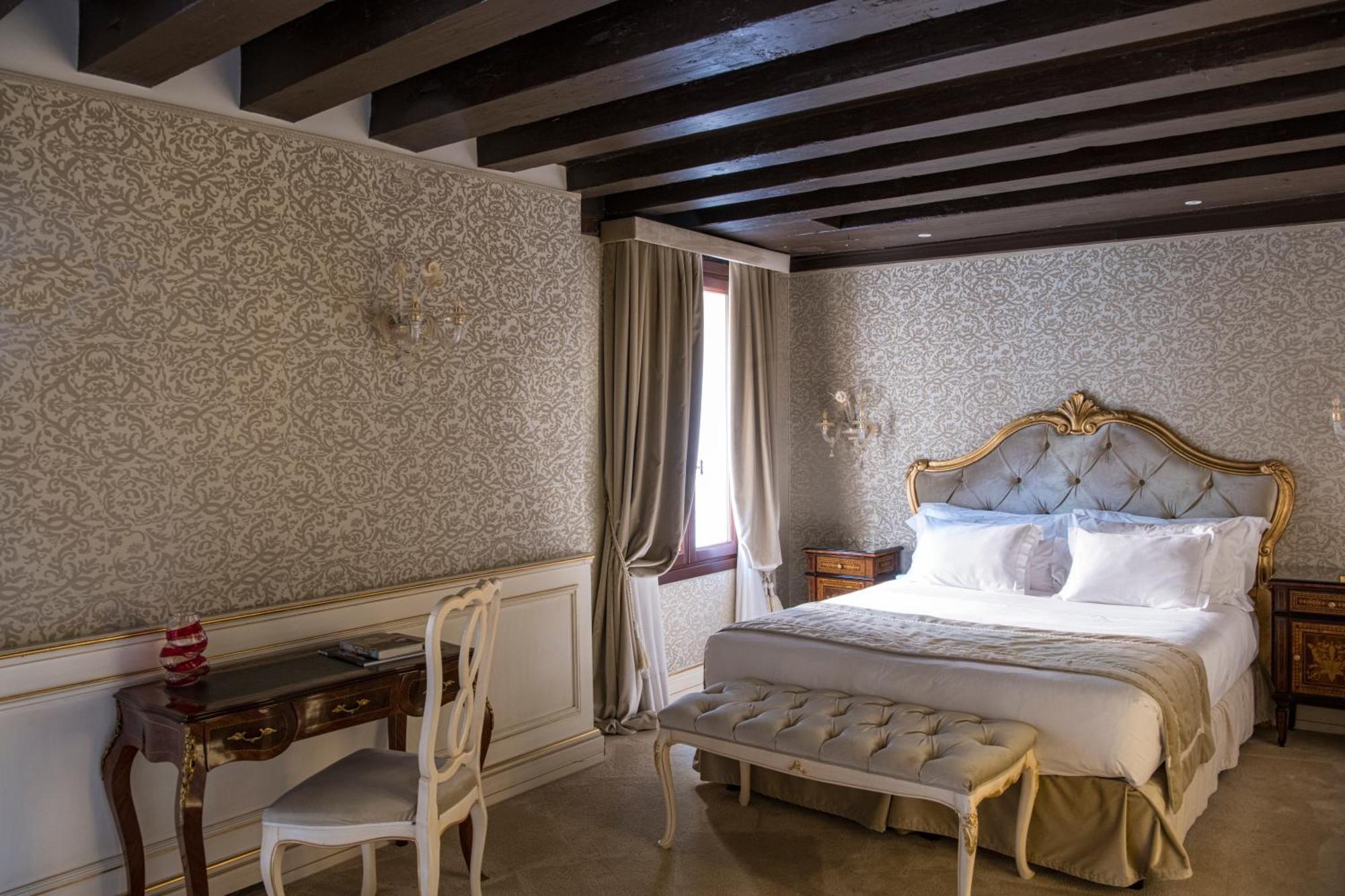 Hotel Nani Mocenigo Palace Venice Exterior photo A room at the hotel