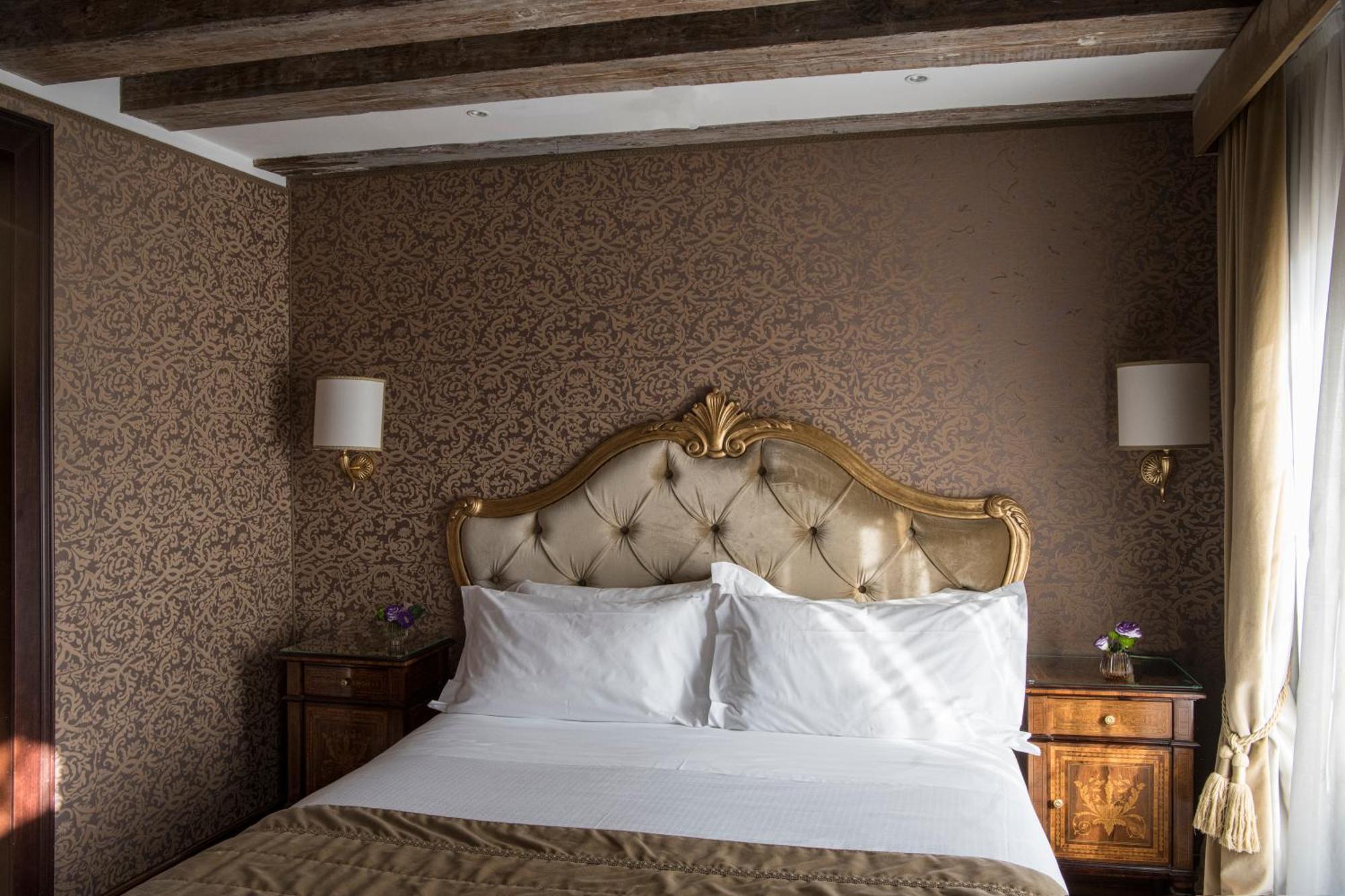Hotel Nani Mocenigo Palace Venice Exterior photo A bedroom at the hotel
