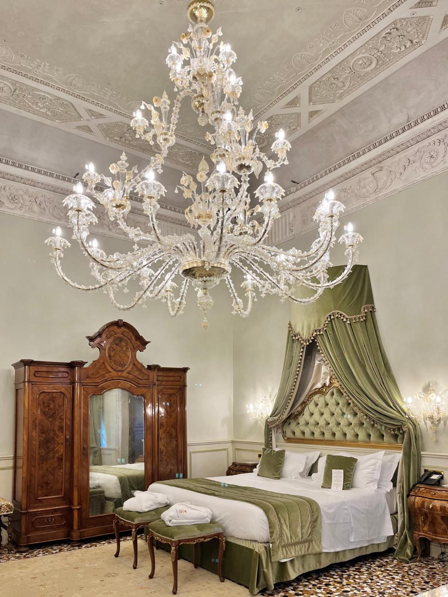 Hotel Nani Mocenigo Palace Venice Exterior photo A chandelier