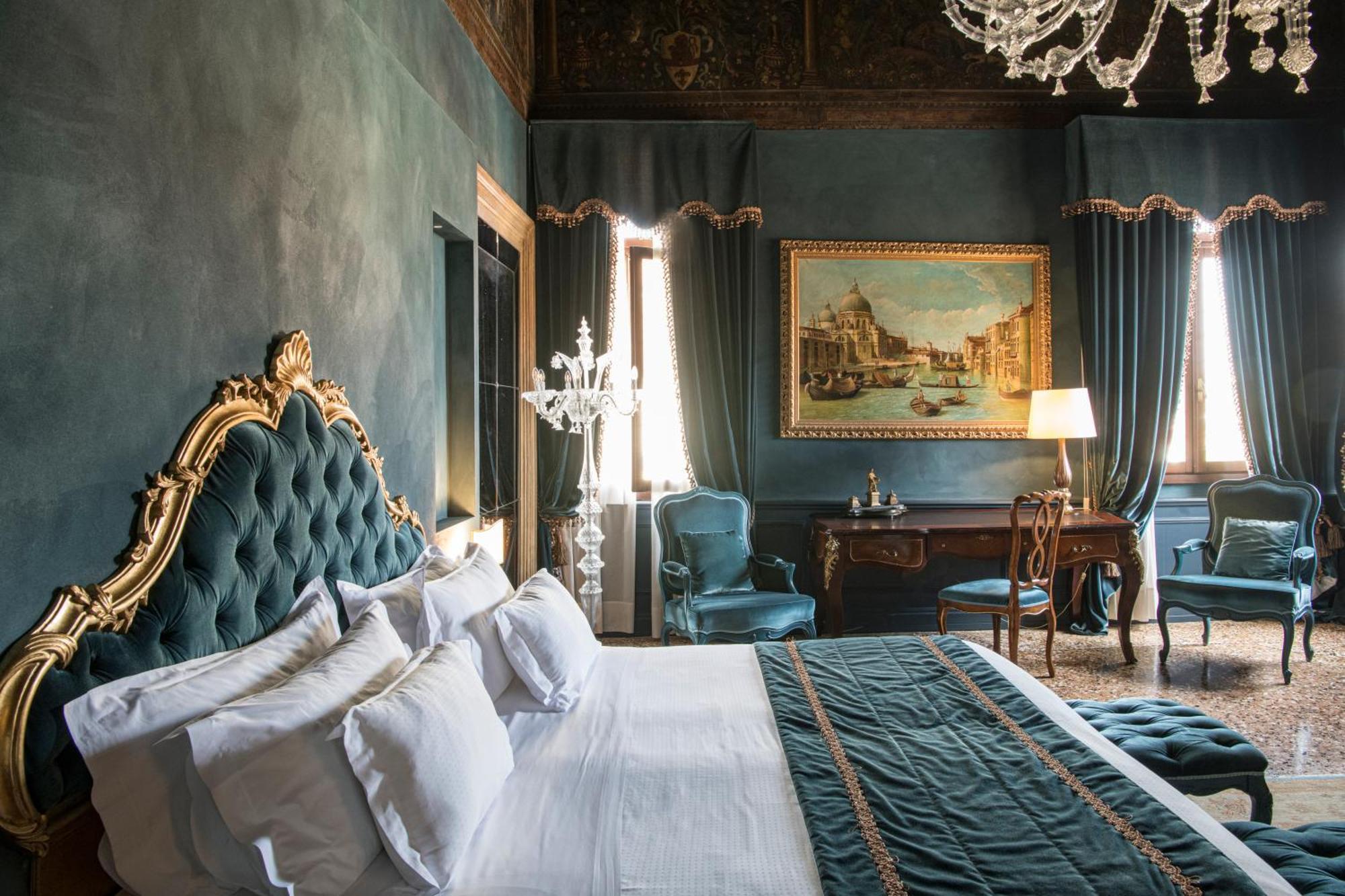 Hotel Nani Mocenigo Palace Venice Exterior photo A room at the Hotel Excelsior